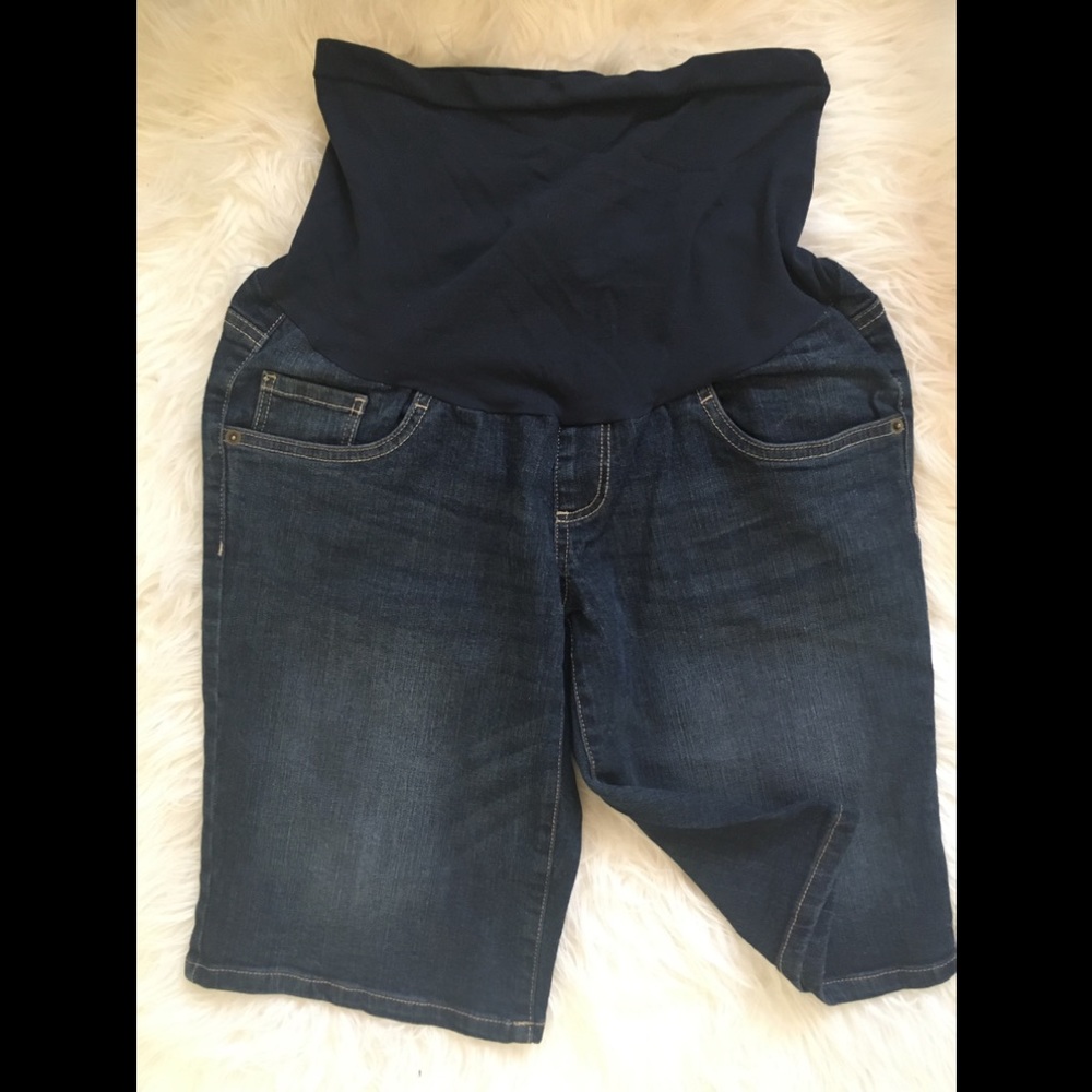 ✨Motherhood Maternity Jean Shorts Size M✨